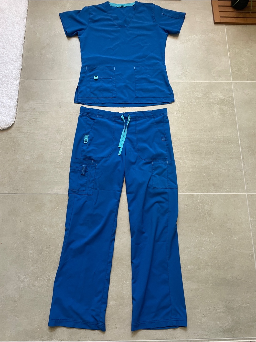Carhartt Women's Scrub Pants & Top in Royal Blue. SIZE: SMALL